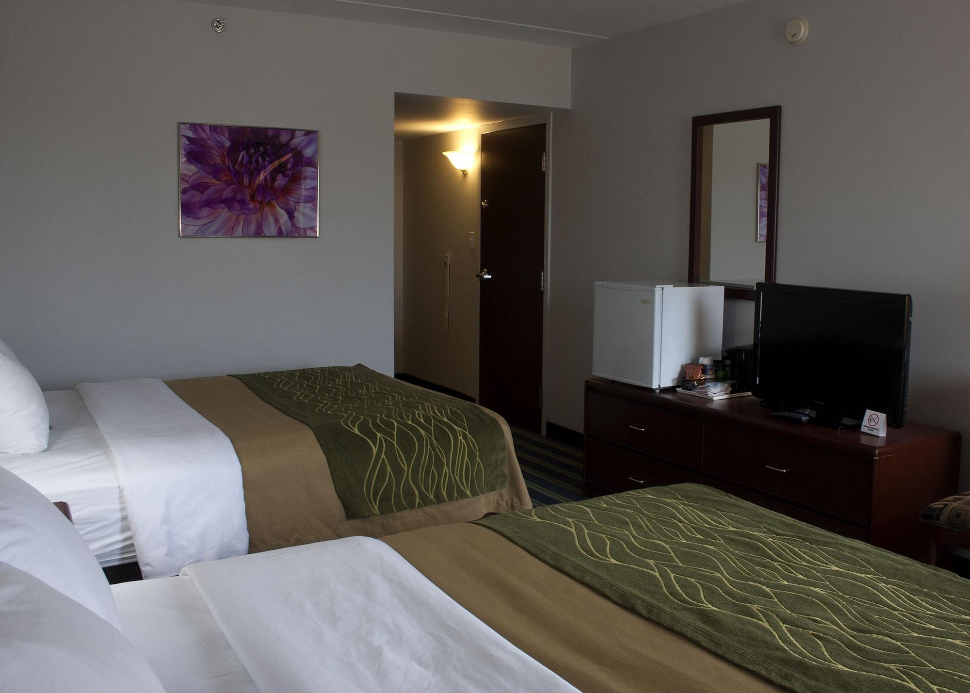 Comfort Inn & Suites Муус Джоу Екстериор снимка