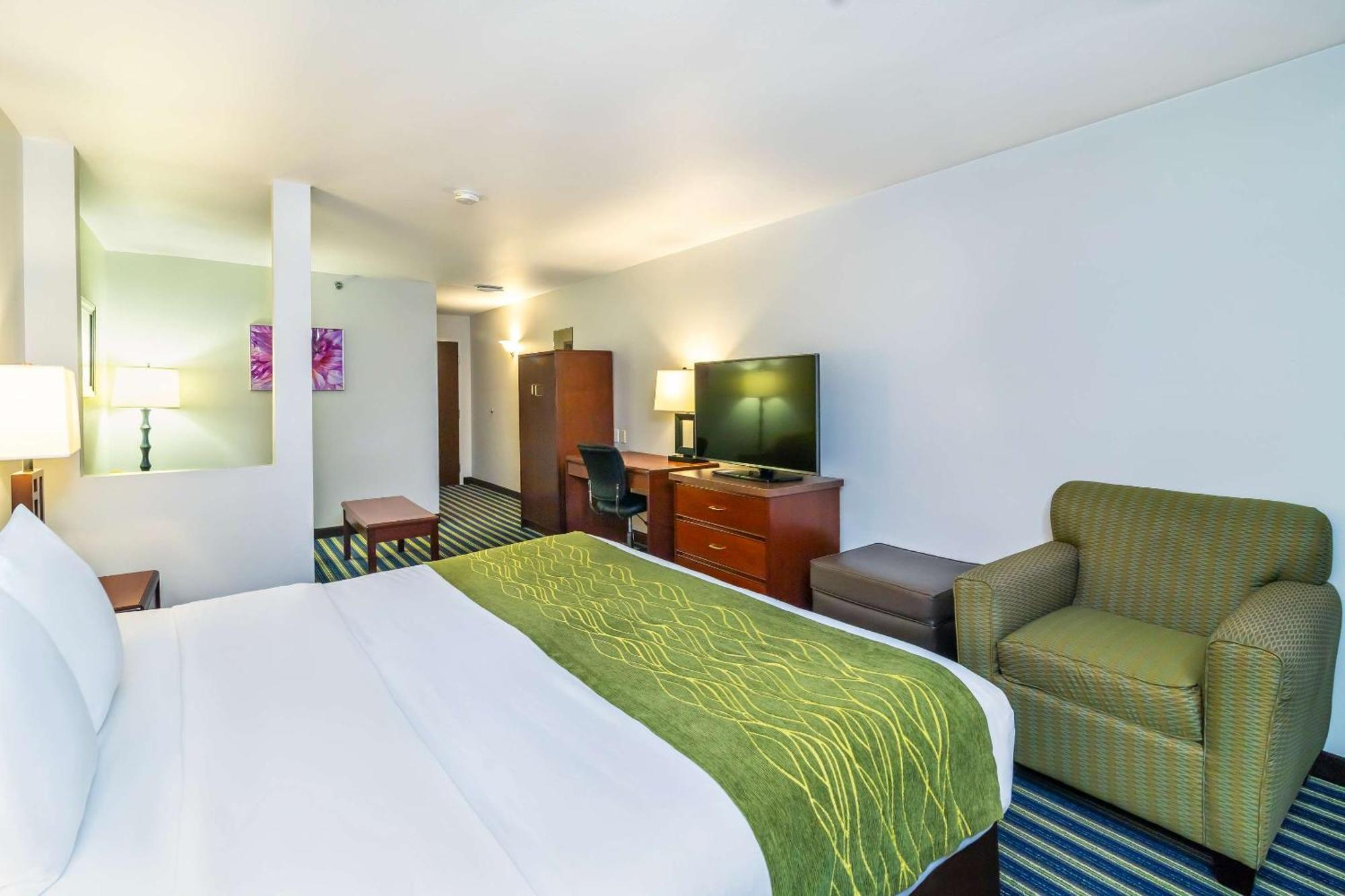 Comfort Inn & Suites Муус Джоу Екстериор снимка
