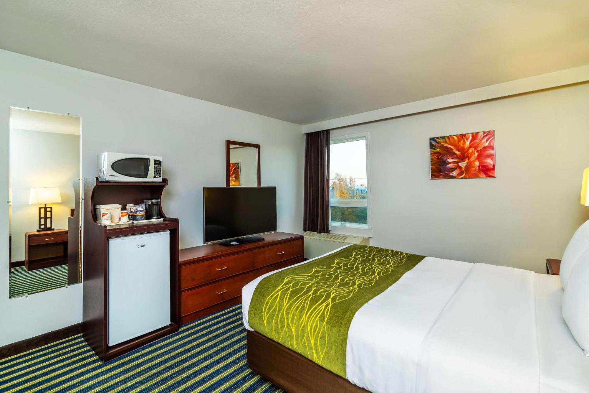 Comfort Inn & Suites Муус Джоу Екстериор снимка
