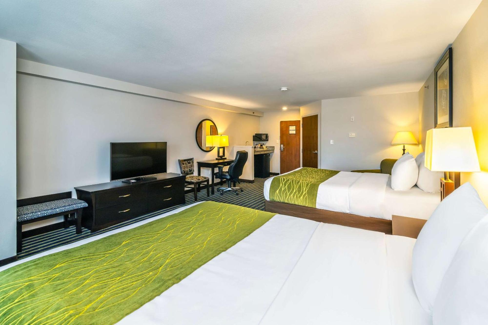 Comfort Inn & Suites Муус Джоу Екстериор снимка