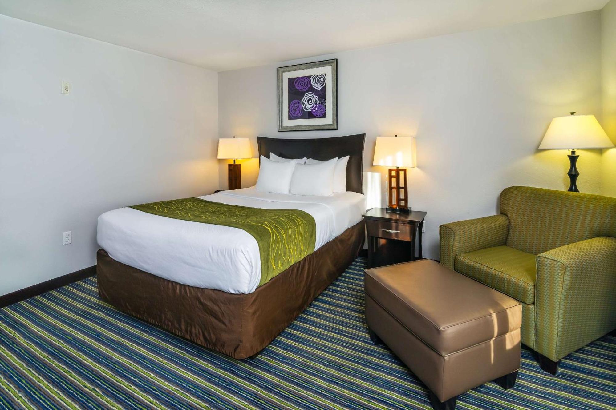 Comfort Inn & Suites Муус Джоу Екстериор снимка